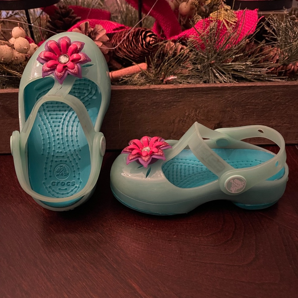 Crocs toddler flower jellies size C6